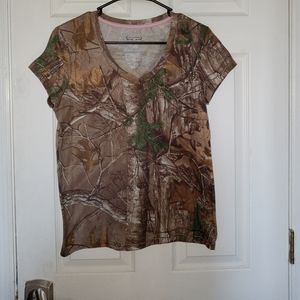 Woman's Realtree t-shirt size large